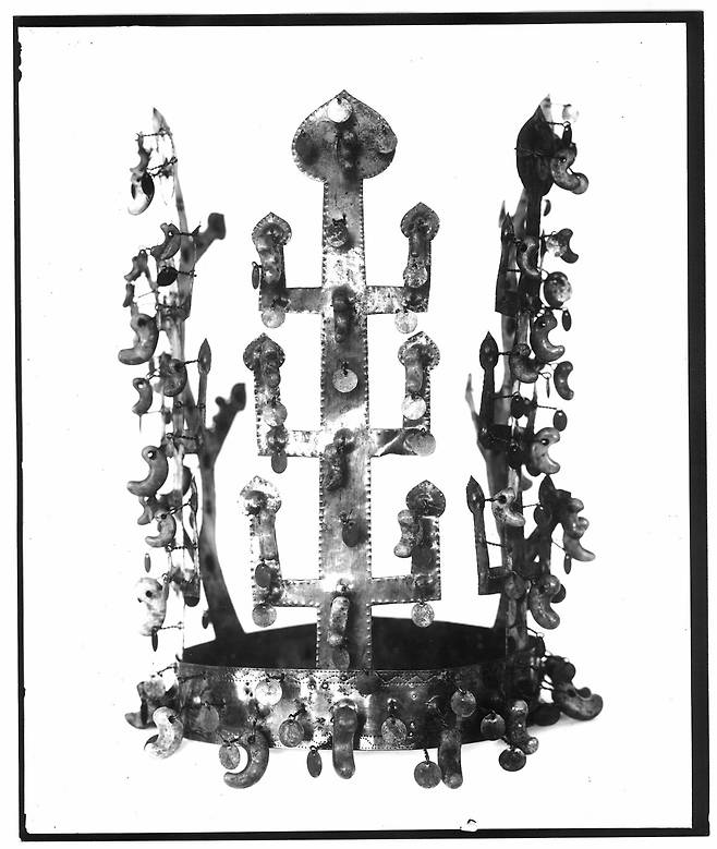 금관총 금관. (1921년) 하나의 관(冠)이 세상을 뒤흔들었다. 금관총에서 찬란한 황금빛 유물과 함께 금관이 처음으로 발견된 것이다. 경주고적보존회는 새로운 전시관, ‘금관고(金冠庫)’를 지었다. /출처: 국립중앙박물관 조선총독부박물관 ‘공공누리’