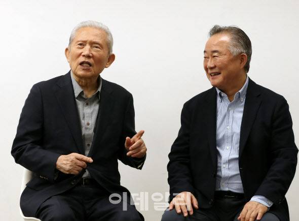 권영직 회장이 미국 진출 당시를 회상하며 당시 어려움을 설명하고 있다.(사진=김태형 기자)