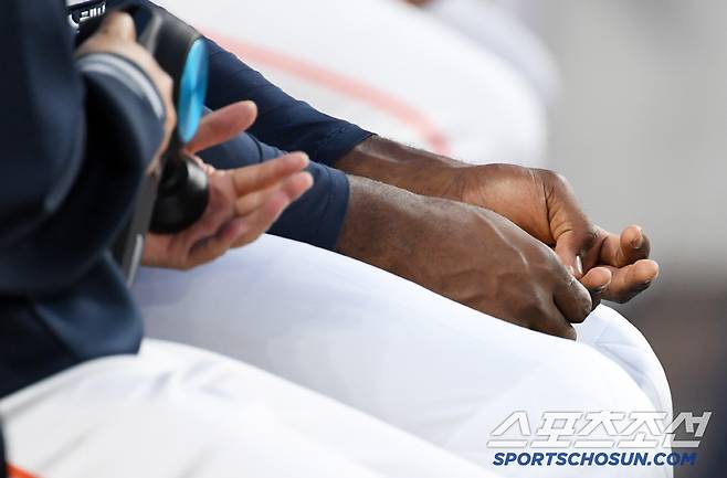 다행히 손등 상태는 육안상으로는 크게 이상이 없어 보였다.