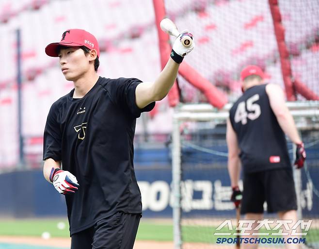 타격 훈련을 하고 있는 김호령.