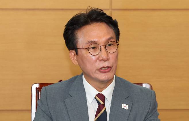 김민석 국무총리 후보자가 10일 오전 서울 종로구 통의동 금융감독연수원에 마련된 청문회 준비단 사무실에서 출입기자들과 간담회를 진행하고 있다. 뉴스1