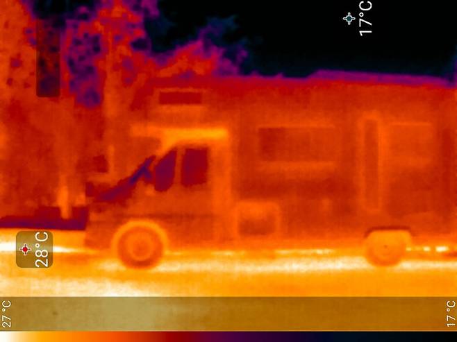 국내 연구진이 수평, 수직 양방향으로 동시에 열을 분산하는 방열 소재를 개발했다. 방열 관리 시스템을 표현한 이미지. 게티이미지뱅크 제공