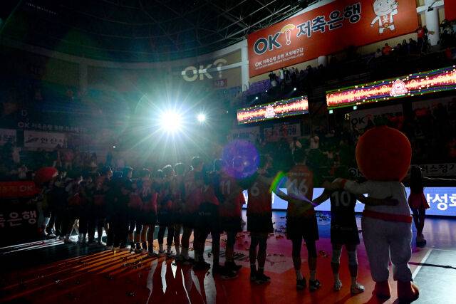 OK저축은행의 안산 홈경기 승리 후 세리머니./KOVO