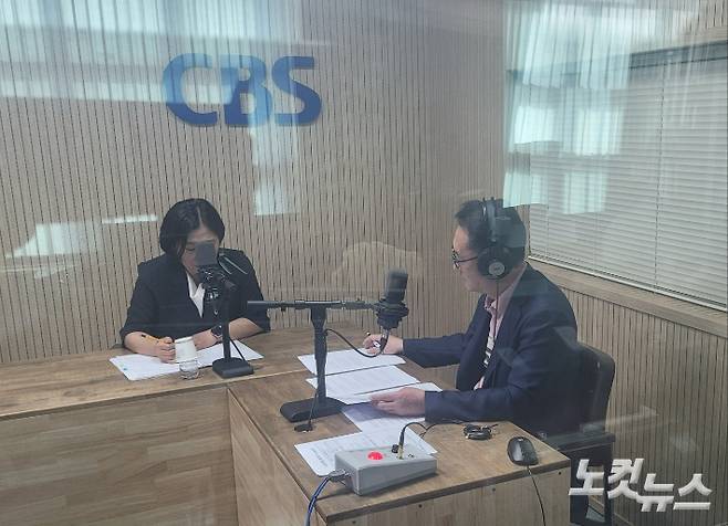 왼족부터 정선미 충청북도 정책기획관, 김종현 앵커. 충북CBS