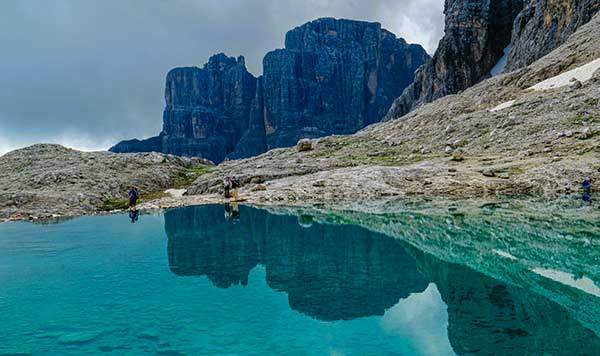 4일차에 만난 피시아두 호수Lago Pisciadù. 산으로 둘러싸여 있고 맑고 투명한 에메랄드빛 반영이 특히 아름다운 호수이다.