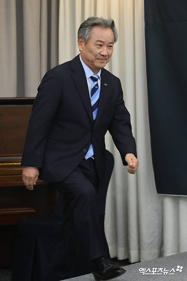이기흥 전 대한체육회장이 최근 대한체육회가 개최한 스포츠공정위원회의 징계 결의에서 자격정지 4년 징계를 받은 것으로 알려졌다. 사진 엑스포츠뉴스 DB