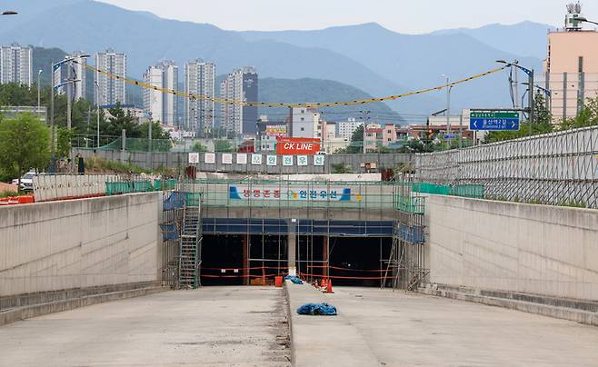 12일 찾은 울산 울주군 교동리 인근 울산역 복합환승센터 주변 기반시설 정비공사 현장. 이수화 기자
