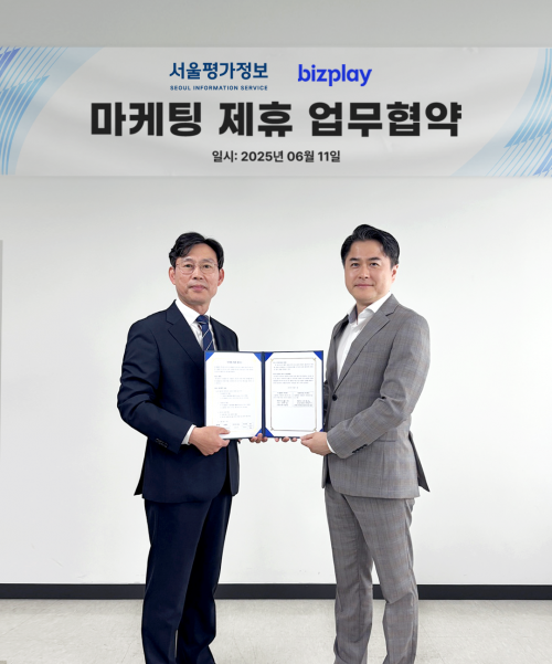 (왼쪽부터) 비즈플레이 이용희 전무, 서울평가정보 정훈 부사장