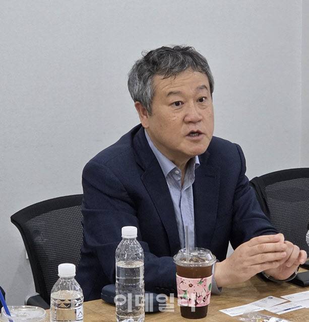 23일 이돈행 넥스트바이오메디컬 대표가 서울 용산에서 이데일리와 만나 메드트로닉과 계약할 수 있었던 배경에 대해 설명하고 있다.(사진=송영두 기자)