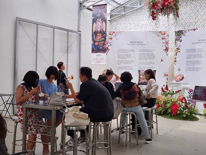 - 가족 단위 방문객들이 정말 많다