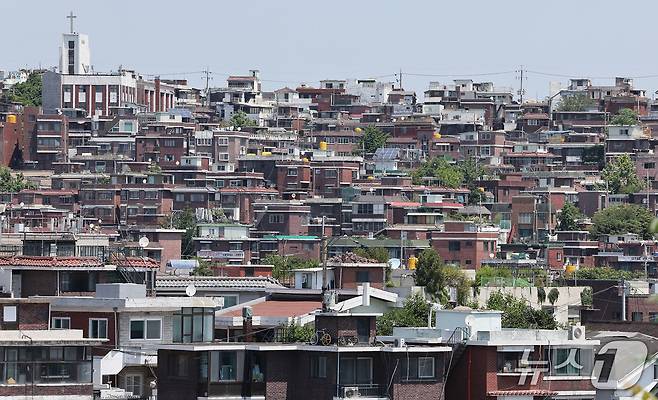 11일 서울 용산구 한남5구역에서 바라본 한남동 빌라 밀집 단지 모습.