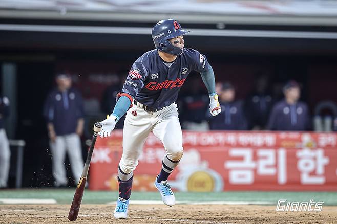 롯데 장두성이 12일 수원케이티위즈파크에서 열린 2025 KBO리그 KT전에서 안타를 치고 있다. 사진 | 롯데 자이언츠