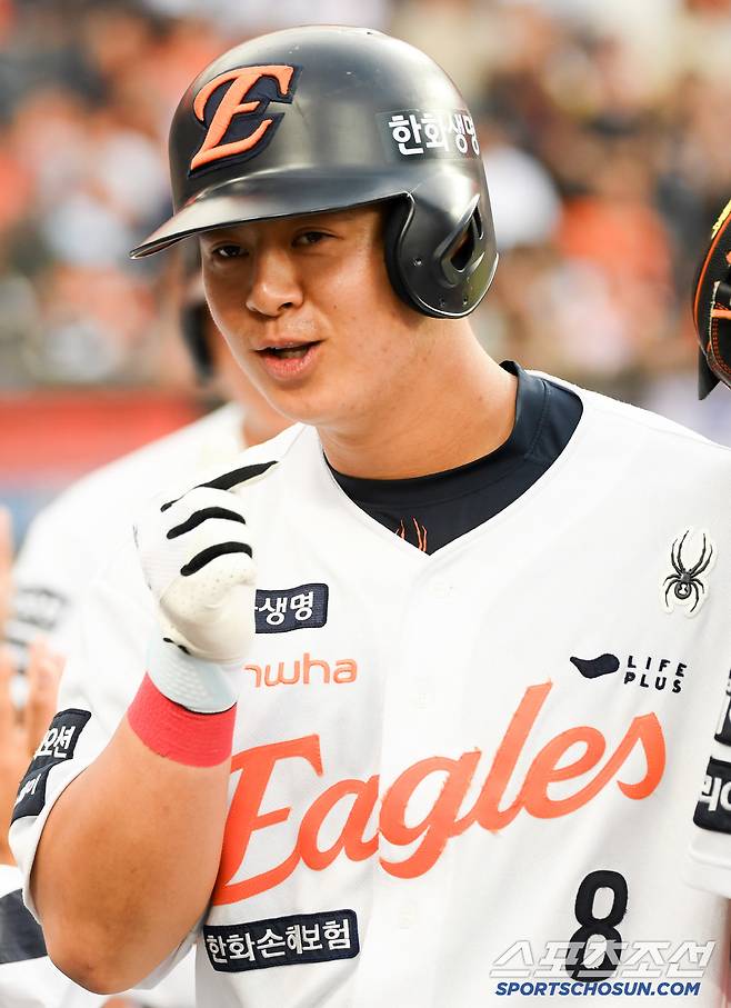 4번 타자 노시환의 치명적인 하트.