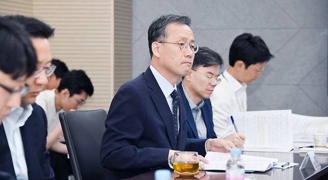 이형일 기획재정부 1차관이 12일 정부세종청사에서 열린 제17차 부동산 시장 및 공급상황 점검 전담반 회의를 주재하고 있다. /기획재정부 제공