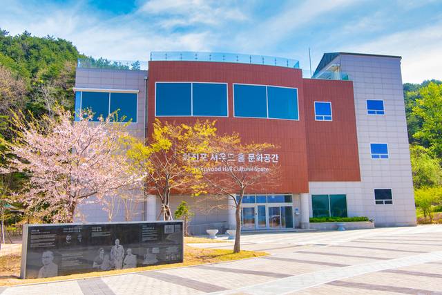 ▲ 세계적 결핵 퇴치 의료선교사인 셔우드 가족은 우리나라에서 결핵 환자 치료를 위한 크리스마스 씰을 처음 발행한 것으로 잘 알려져 있다.