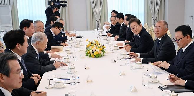 이재명 대통령이 13일 서울 용산 대통령실 청사에서 열린 6경제단체와 기업인 간담회에서 발언을 하고 있다./김범준 기자