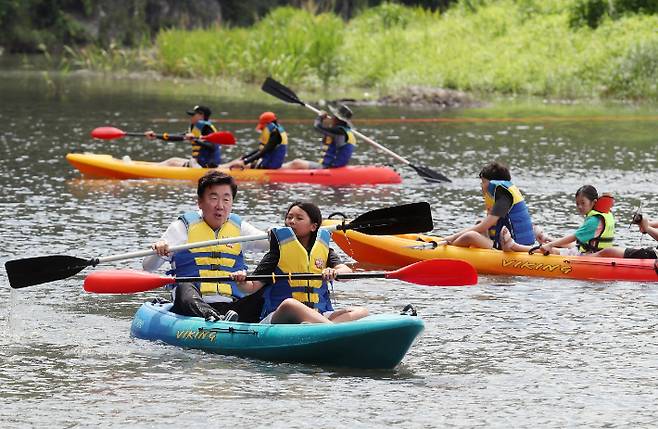 청석굴 카약체험. 청주시 제공
