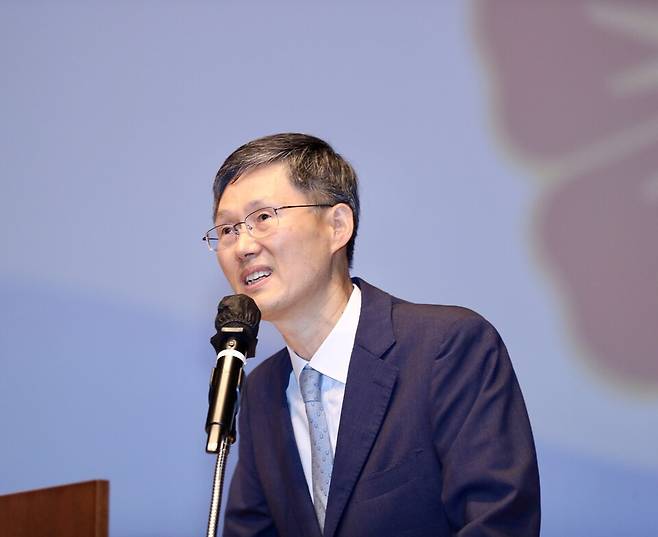 문형배 전 헌법재판소장 권한대행이 13일 전남 순천만생태문화교육원에서 강연하고 있다. ⓒ전남도교육청 제공