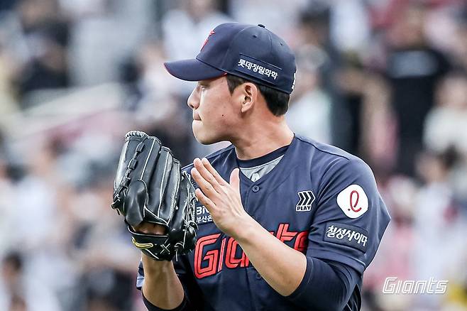 롯데 김진욱이 12일 수원KT위즈파크에서 열린 KT와 원정경기에 선발등판해 2이닝 6실점으로 부진했다. 사진제공|롯데 자이언츠