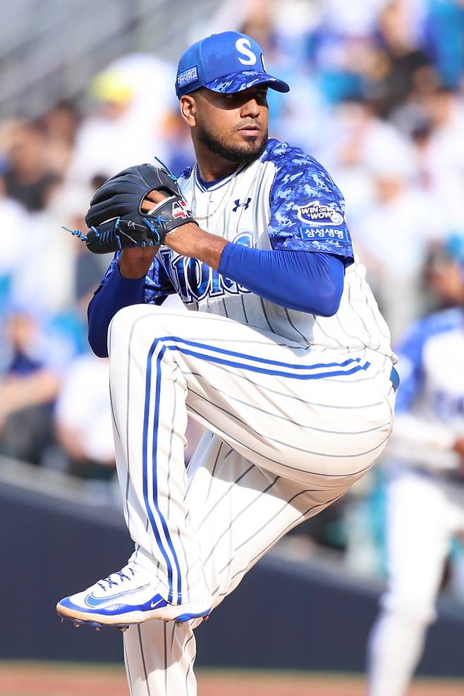 삼성 레예스가 7일 대구삼성라이온즈파크에서 열린 2025 KBO리그 NC전에 선발 등판해 역투하고 있다. 사진 | 삼성 라이온즈