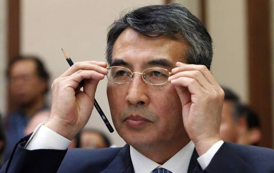 김건희 특검은 민중기 전 서울중앙지방법원장이 지명됐다. 판사 출신이 특검으로 임명된 것은 이례적이다. 연합뉴스