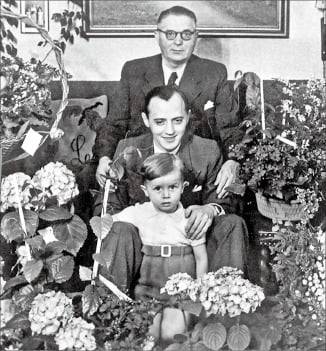 올레 키르크 크리스티안센 레고 창업자(뒤쪽부터), 그의 아들이자 2대 회장인 고트프레드, 손자이자 3대 회장인 켈. /레고 제공