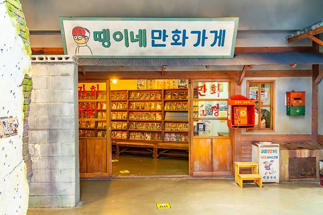 한국만화박물관에서는 동심을 자극하는 추억부터 세계로 뻗어나가는 K웹툰의 저력까지 만날 수 있다.