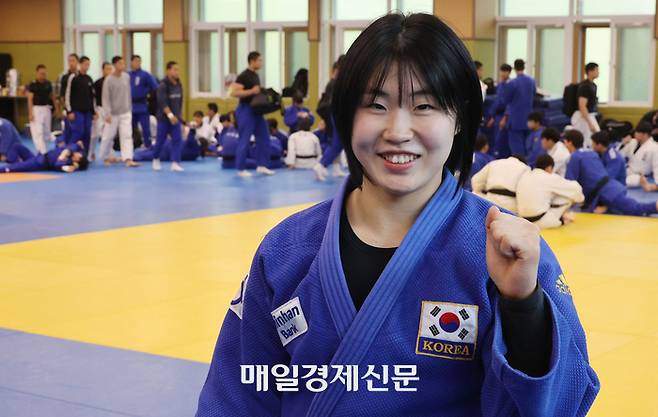 유도 국가대표 허미미가 매일경제신문과 인터뷰한 뒤, 훈련장인 한국체대 승리관에서 포즈를 취하고 있다. 이승환 기자