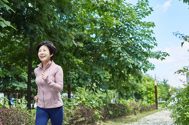 매일 많이 걸으면 만성 요통 위험을 크게 낮출 수 있다는 연구 결과가 나왔다. 게티이미지뱅크