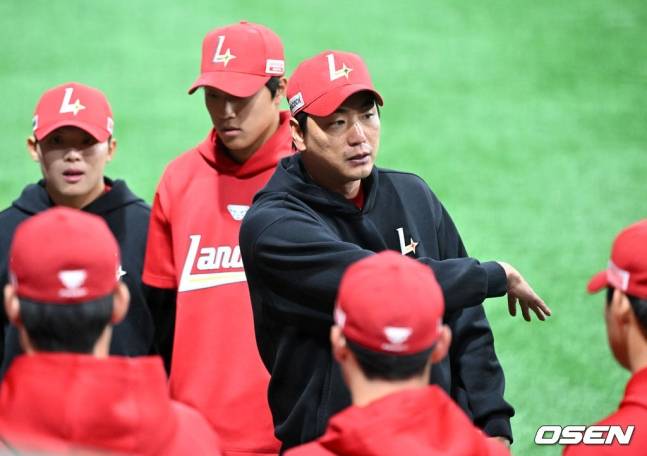 김광현(가운데)이 선수단 미팅을 소집하고 있는 모습.