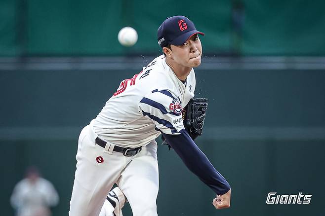 롯데 자이언츠 우완 파이어볼러 유망주 윤성빈이 6월 13일 1군 엔트리에 등록됐다. 김태형 롯데 감독은 윤성빈을 불펜으로 활용하겠다는 계획을 밝혔다. 사진 롯데 자이언츠