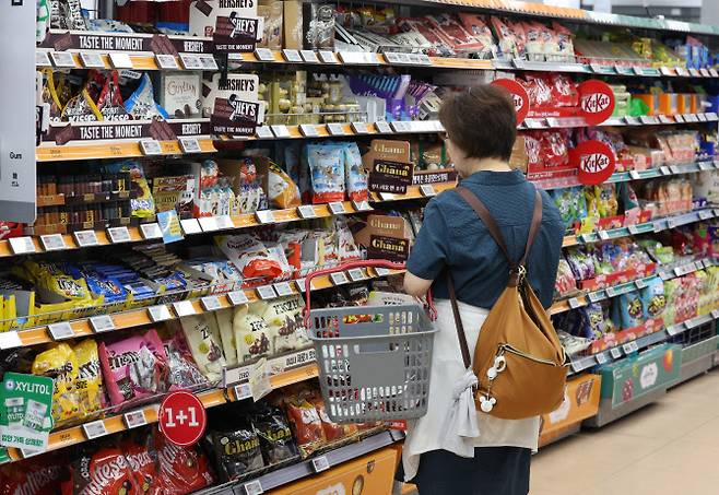 지난 8일 서울 시내 한 대형 마트에 초콜릿이 진열돼 있다.(사진=연합뉴스)