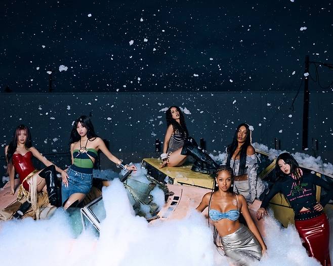 캣츠아이 메간, 소피아, 다니엘라, 라라, 윤채, 마농(왼쪽부터 시계방향). 사진 | 하이브 X 게펜 레코드