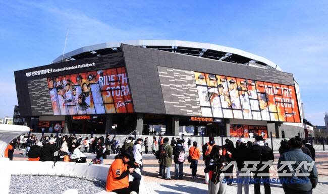 화창한 날씨 속 대전한화생명볼파크 찾은 야구팬들. 대전=송정헌 기자songs@sportschosun.com