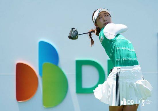 이동은이 DB그룹 제39회 한국여자오픈 4라운드에서 티샷을 하고 있다. 사진제공=DB그룹 한국여자오픈 조직위