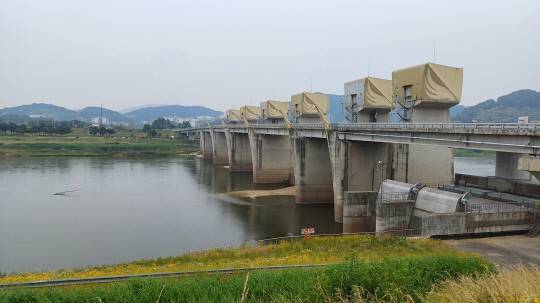 공주보 전경. 곽우석 기자