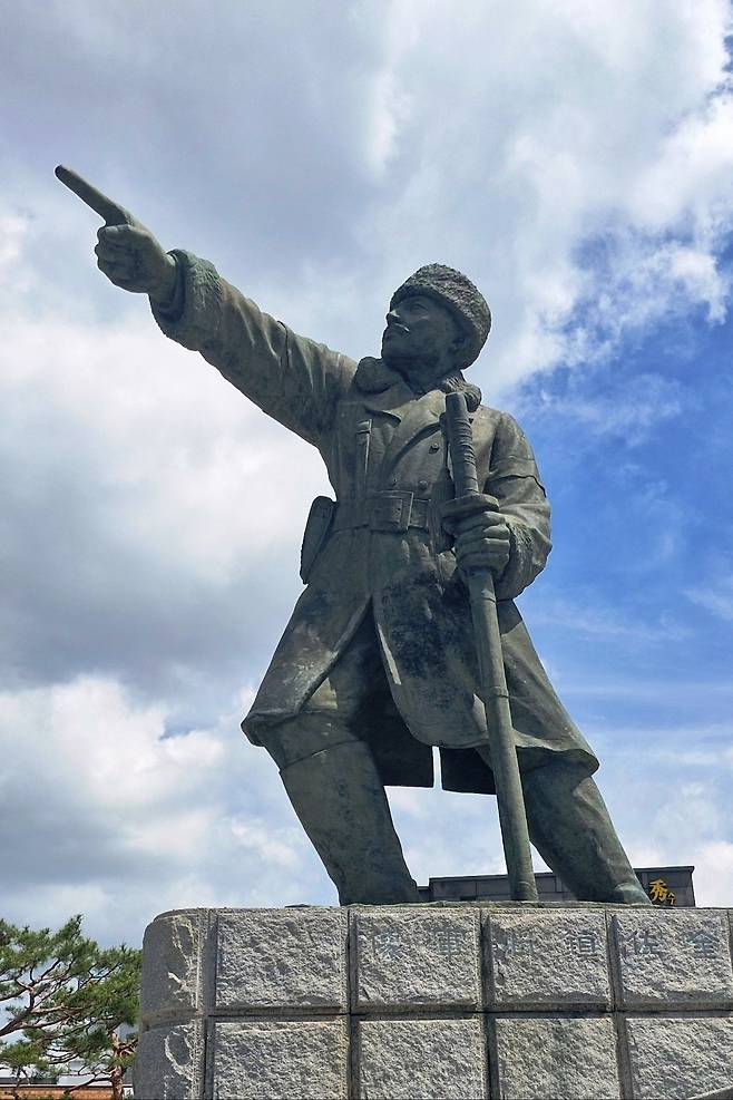 충남 홍성읍에 세워진 백야 김좌진 장군 동상. 김재근 선임기자