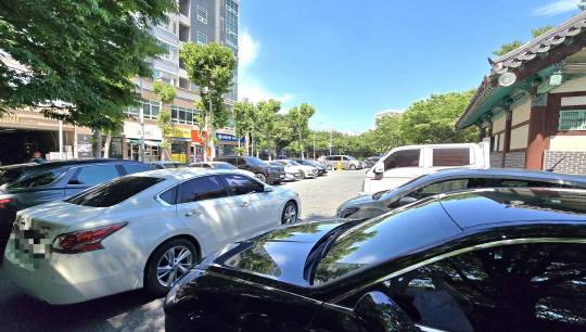 15일 둔산선사유적지 주차장이 차량들로 빼곡히 들어 차있다. 이성현 기자