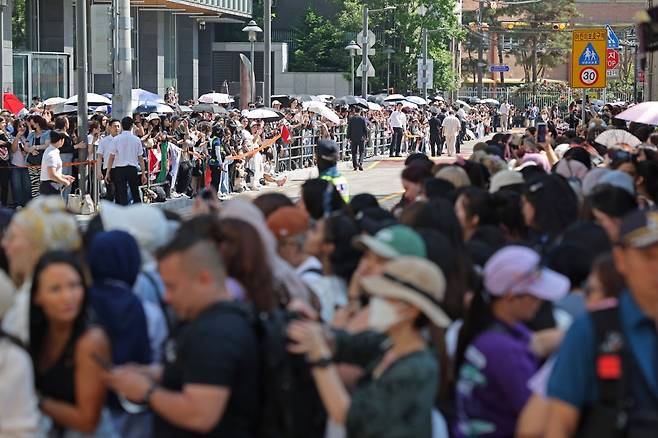 BTS 전역 축하 아미 인파 /사진=연합뉴스