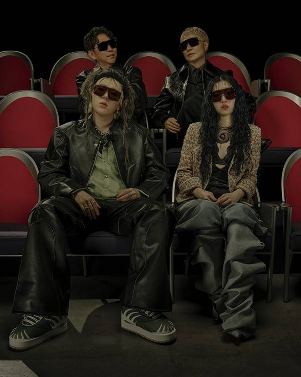 14일 오후 8시 m-flo는 공식 SNS를 통해 오는 18일 0시 지코, 에일(eill)과 함께한 신곡 ‘EKO EKO’를 공개한다고 알렸다.