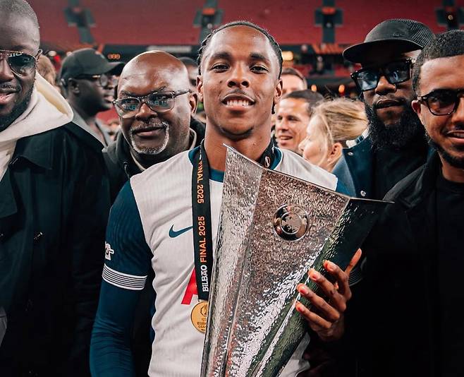 토트넘 완전 이적을 앞두고 있는 측면 공격수 마티스 텔. /사진=파브리지오 로마노 SNS 캡처