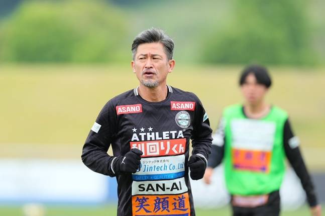 몸을 풀고 있는 미우라. /사진=아틀레티코 스즈카