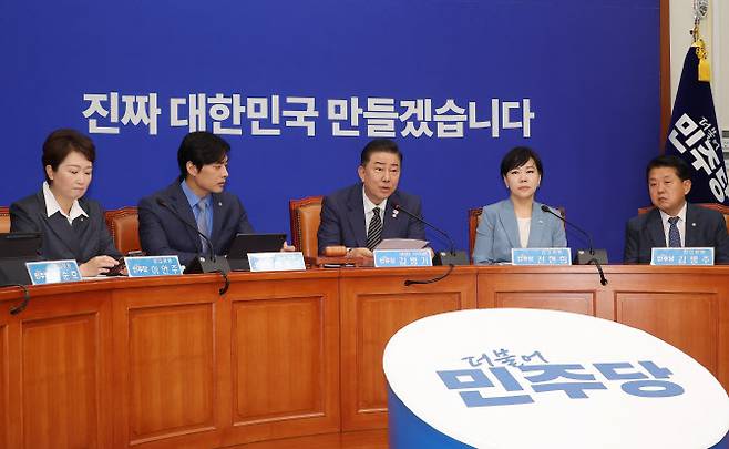 김병기 더불어민주당 당대표 직무대행 겸 원내대표가 16일 국회에서 열린 최고위원회의에 참석해 발언하고 있다.(사진=연합뉴스 제공)