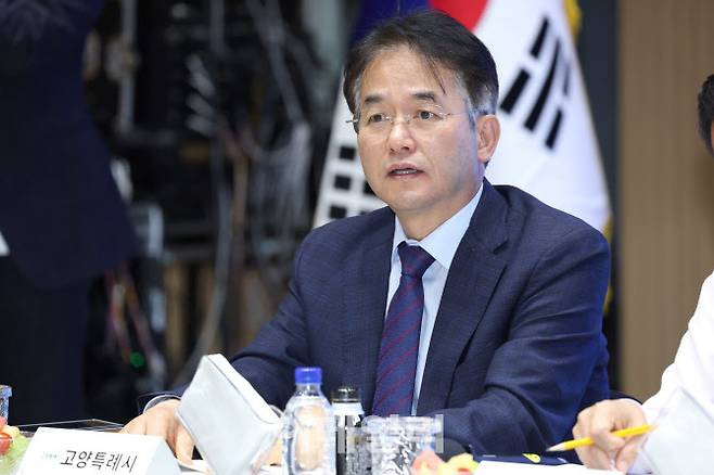 16일 파주시 DMZ 생태관광 지원센터에서 열린 경기도시장군수협의회 제8차 정기회의에 참석한 이동환 시장이 국공립어린이집 설치 의무화 조항 개선 필요성을 설명하고 있다.(사진=고양특례시 제공)