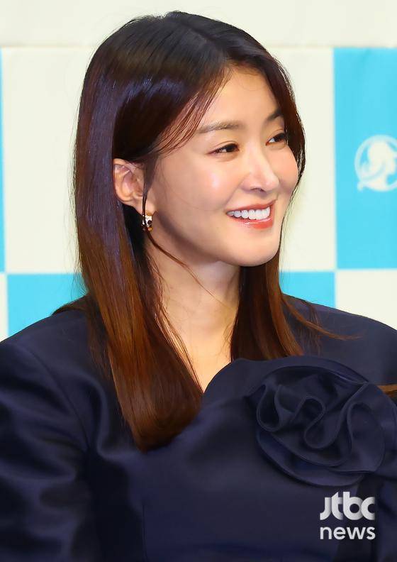 16일 오후 서울 스탠포드호텔에서 ENA 월화 드라마 '살롱 드 홈즈' 제작발표회가 열렸다. 민진기 연출, 배우 이시영, 정영주, 김다솜, 남기애가 참석했다. 박세완 엔터뉴스팀 기자 park.sewan@jtbc.co.kr