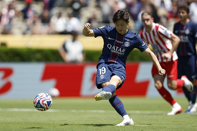 이강인이 페널티킥으로 득점하고 있다. EPA연합뉴스