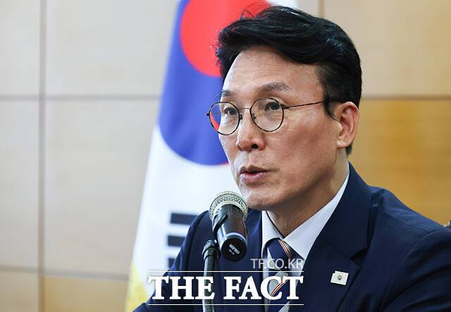 김민석 국무총리 후보자가 16일 오전 서울 종로구 금융감독연수원 청문회 준비단 사무실에서 열린 경제·민생분야 부처 업무보고에 참석해 모두발언을 하고 있다. /임영무 기자