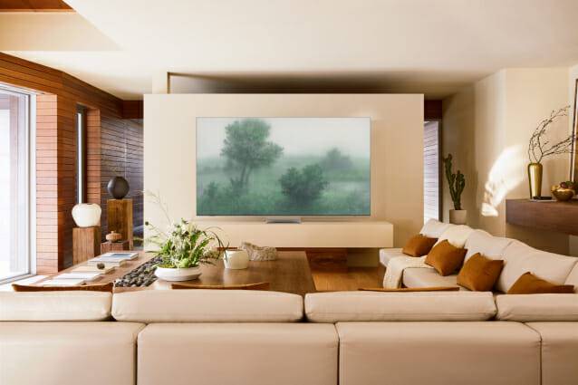 삼성전자가 '삼성 아트 스토어'에 2025년 아트 바젤 인 바젤(Art Basel in Basel) 컬렉션 38점의 작품을 선보였다. 사진 속 제품은 삼성전자 2025년형 Neo QLED 8K(모델명 QNF990), 작품은 이기봉 작가의 'Illusion Code from Zero'.(사진=삼성전자)