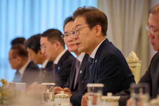 이재명 대통령이 지난 13일 서울 용산 대통령실 청사에서 6경제단체·기업인 간담회를 하고 있다. 연합뉴스