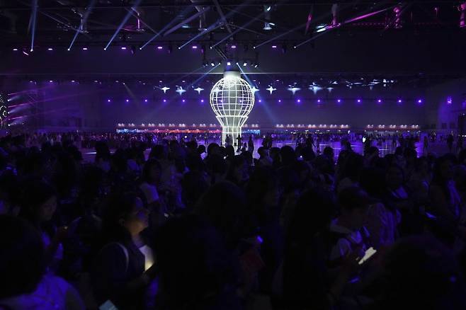 ‘방탄소년단 데뷔 12주년’ 2025 BTS 페스타 찾은 아미들 .뉴시스